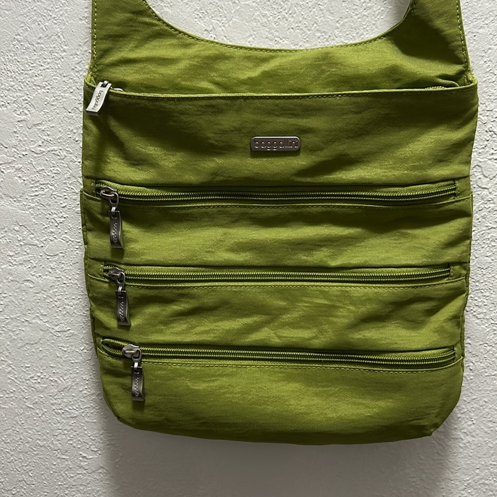 Baggalini green crossbody purse